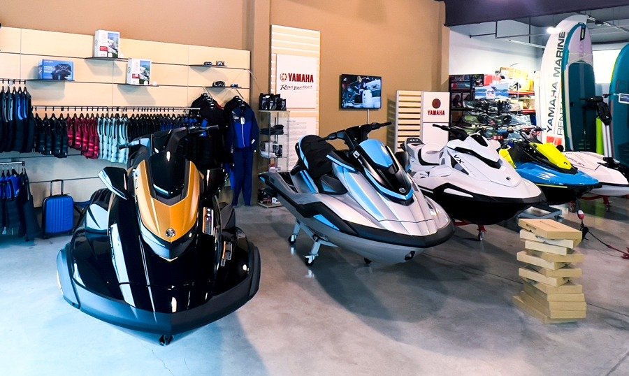 jetskis