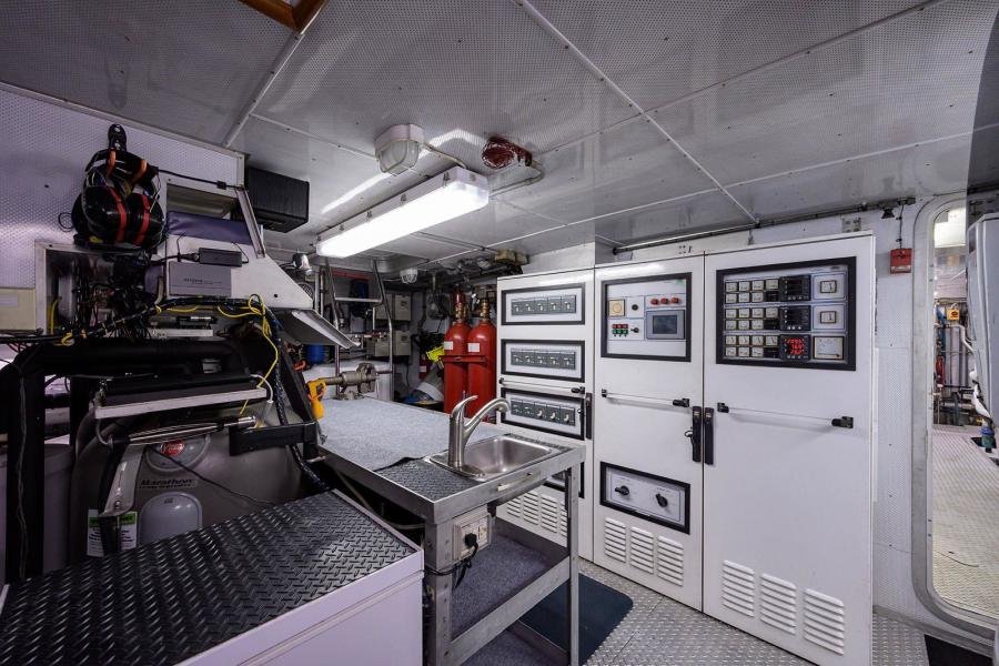 2003 Burger Tri-Deck FOR SALE - Image 19