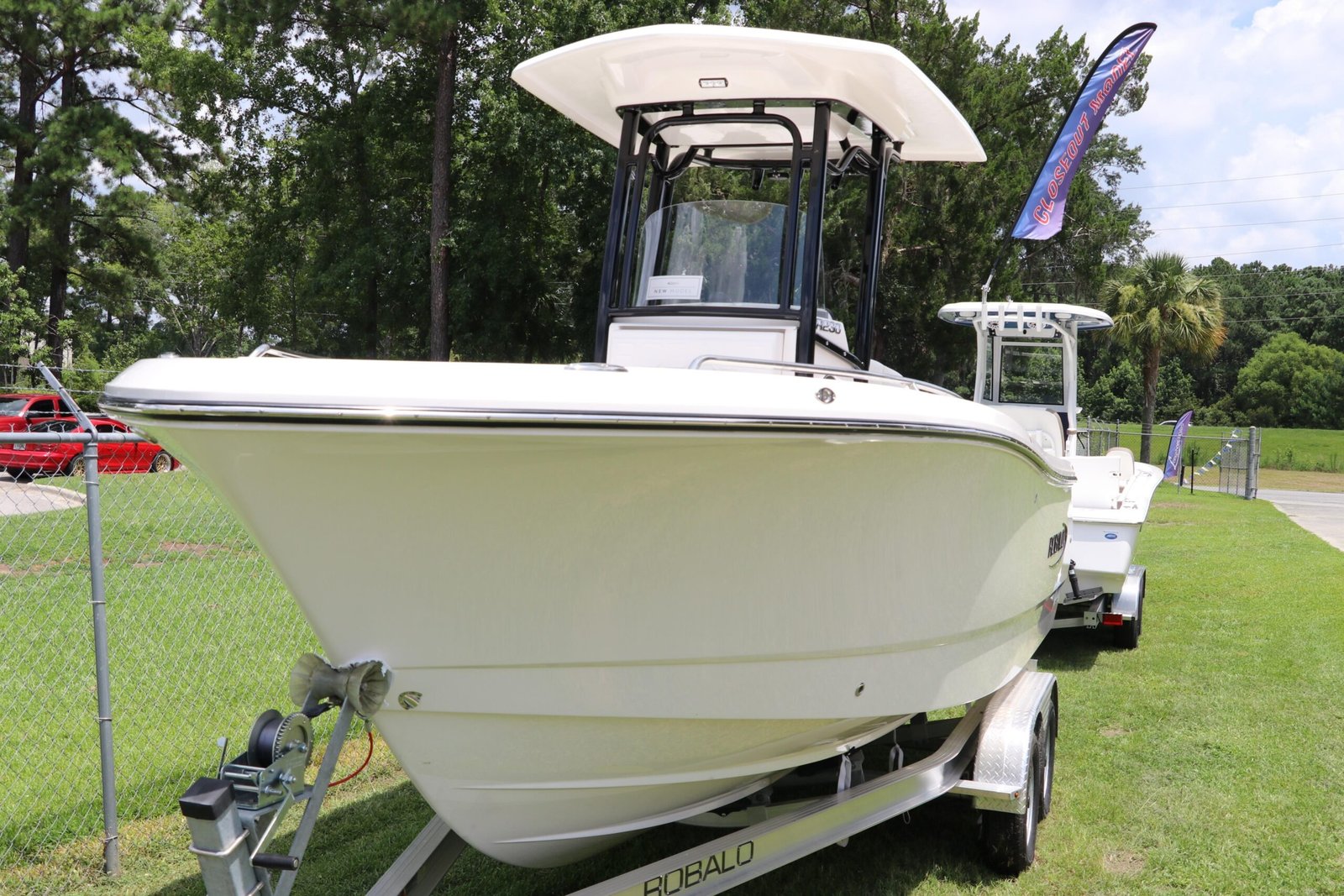 2024 Robalo R230 Center Console For Sale - Image 2