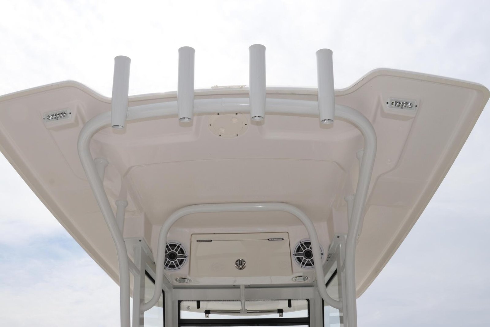 Buy 2024 Robalo 266 Cayman - Image 15
