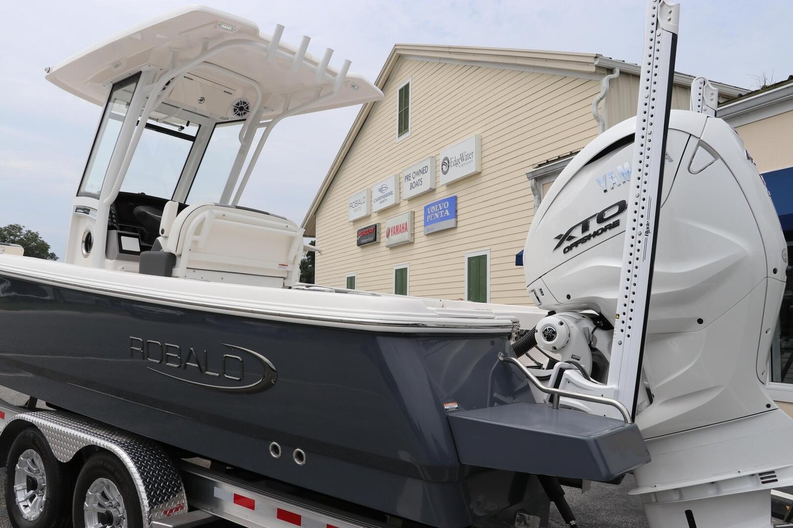 Buy 2024 Robalo 266 Cayman - Image 4