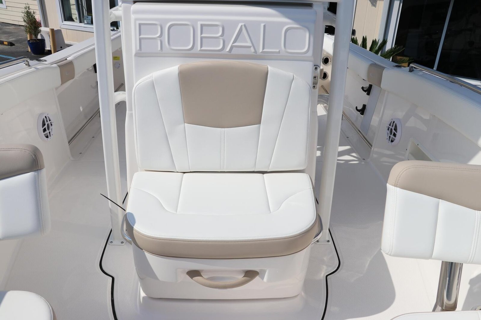 2024 Robalo R222 Explorer For Sale - Image 16