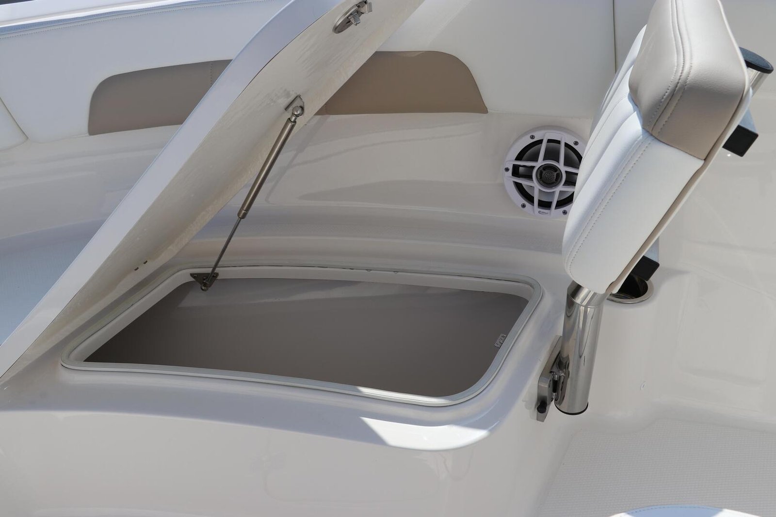 2024 Robalo R222 Explorer For Sale - Image 19