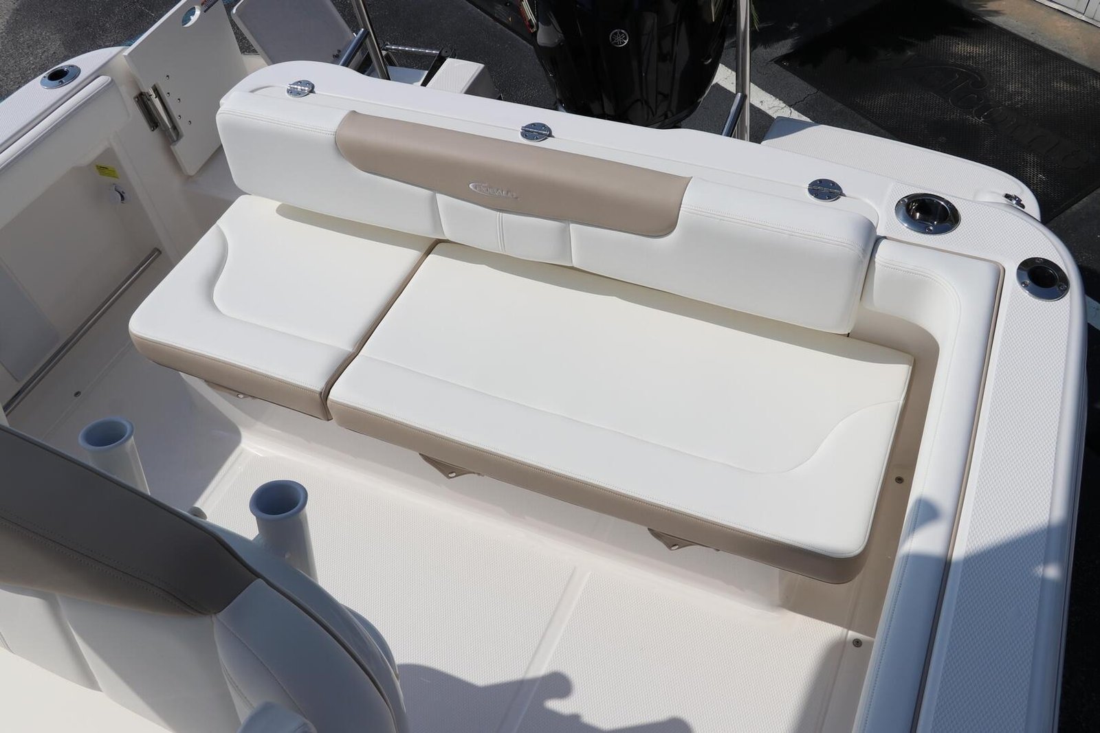 2024 Robalo R222 Explorer For Sale - Image 5