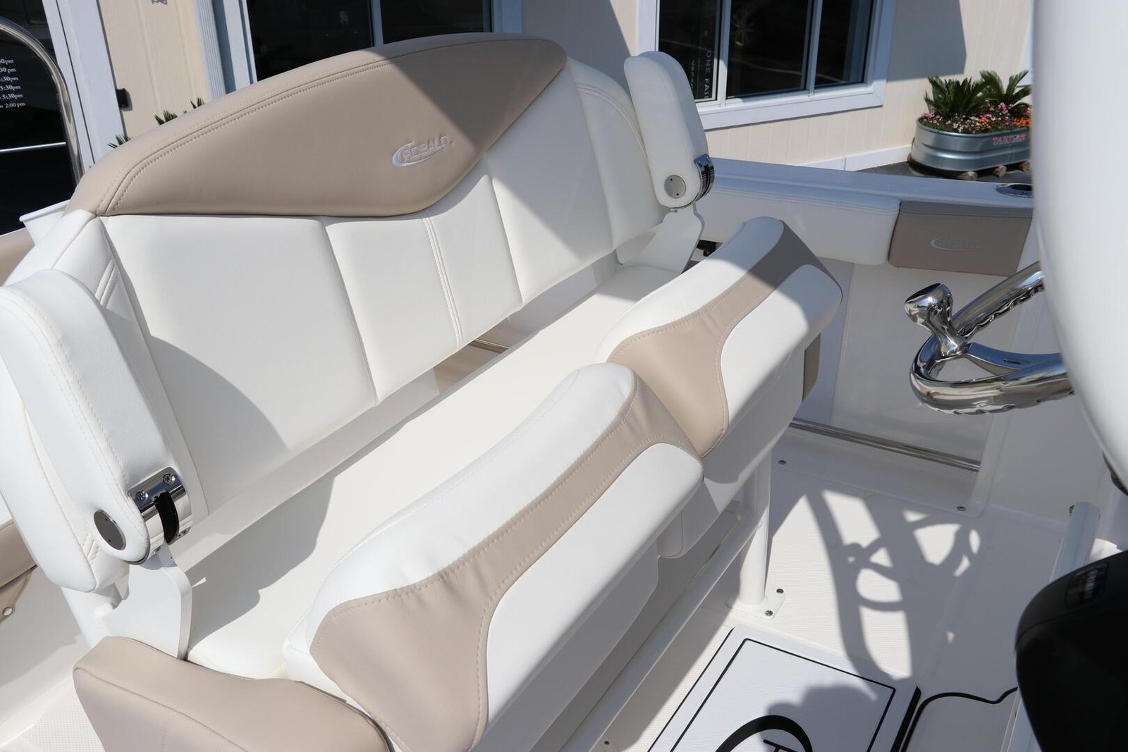 2024 Robalo R222 Explorer For Sale - Image 8