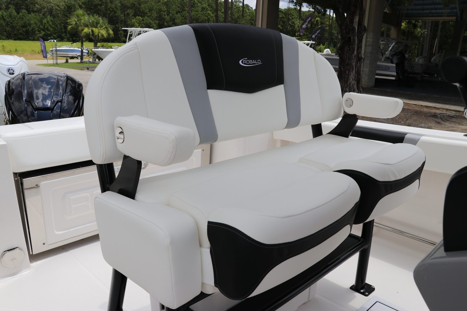 2024 Robalo R230 Center Console For Sale - Image 13