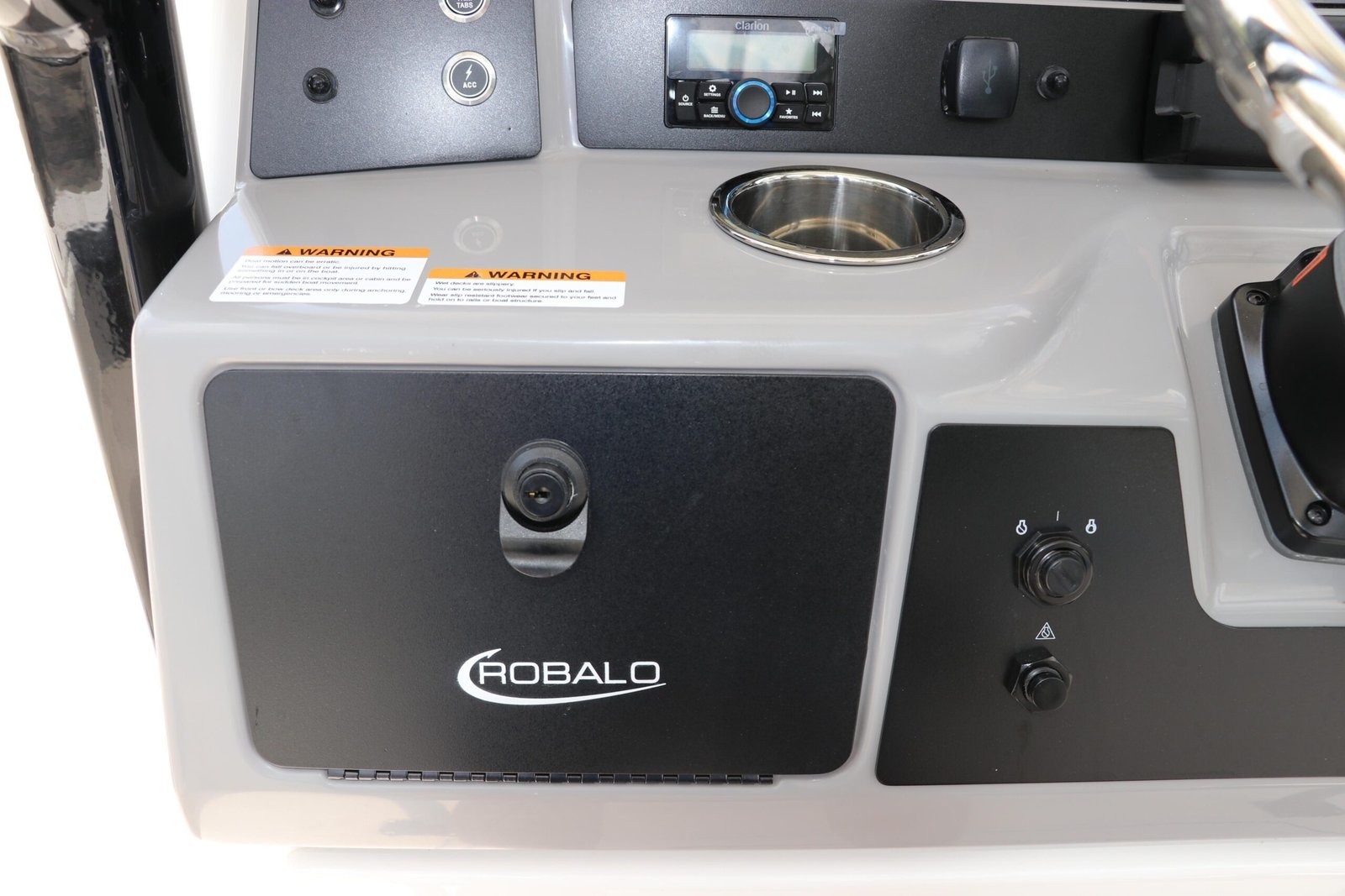 2024 Robalo R230 Center Console For Sale - Image 16