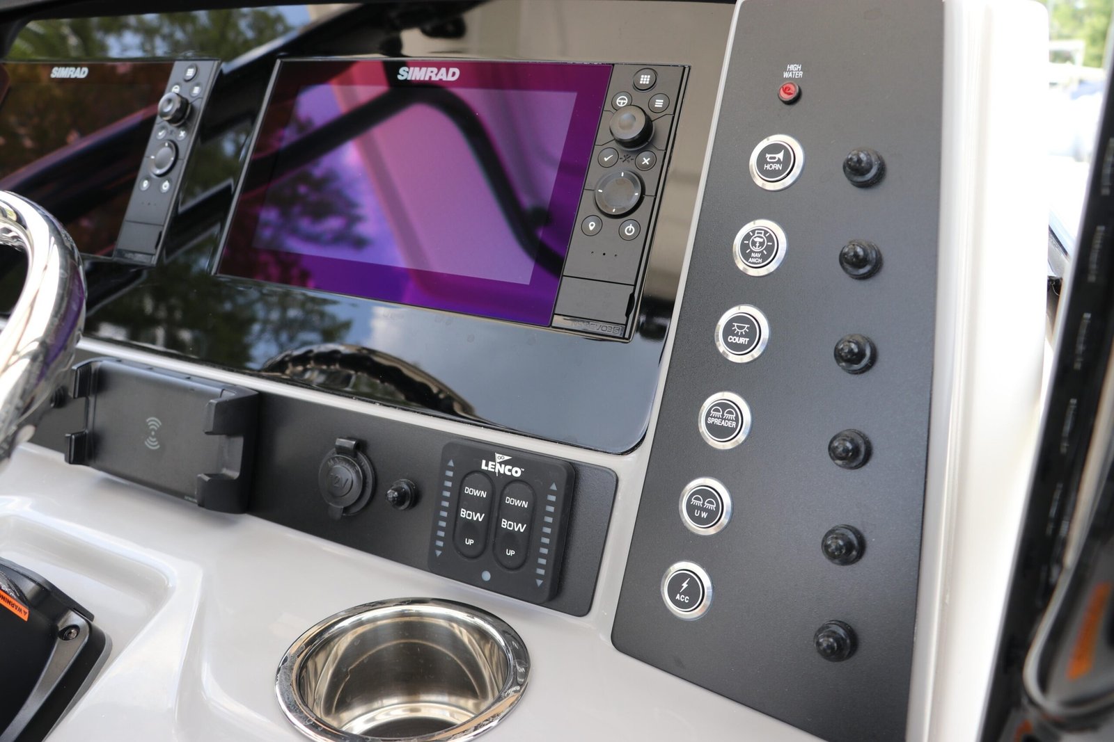 2024 Robalo R230 Center Console For Sale - Image 17