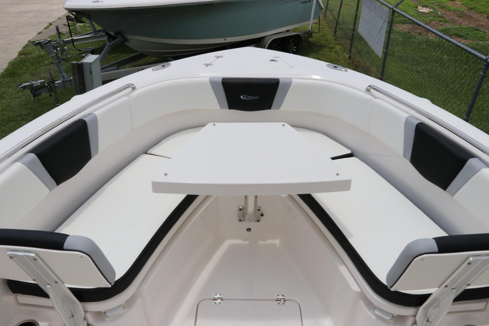 2024 Robalo R230 Center Console For Sale - Image 23