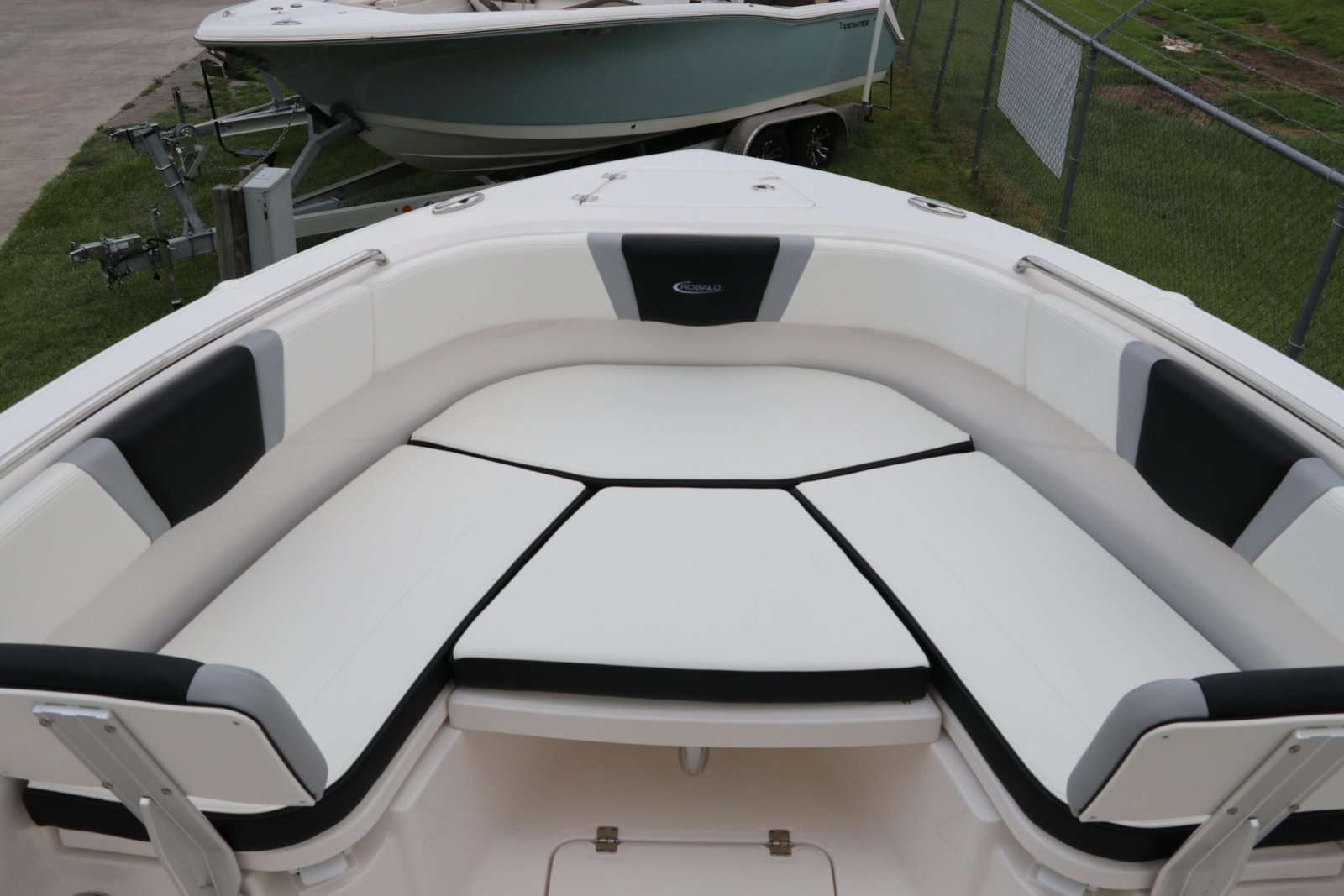 2024 Robalo R230 Center Console For Sale - Image 24