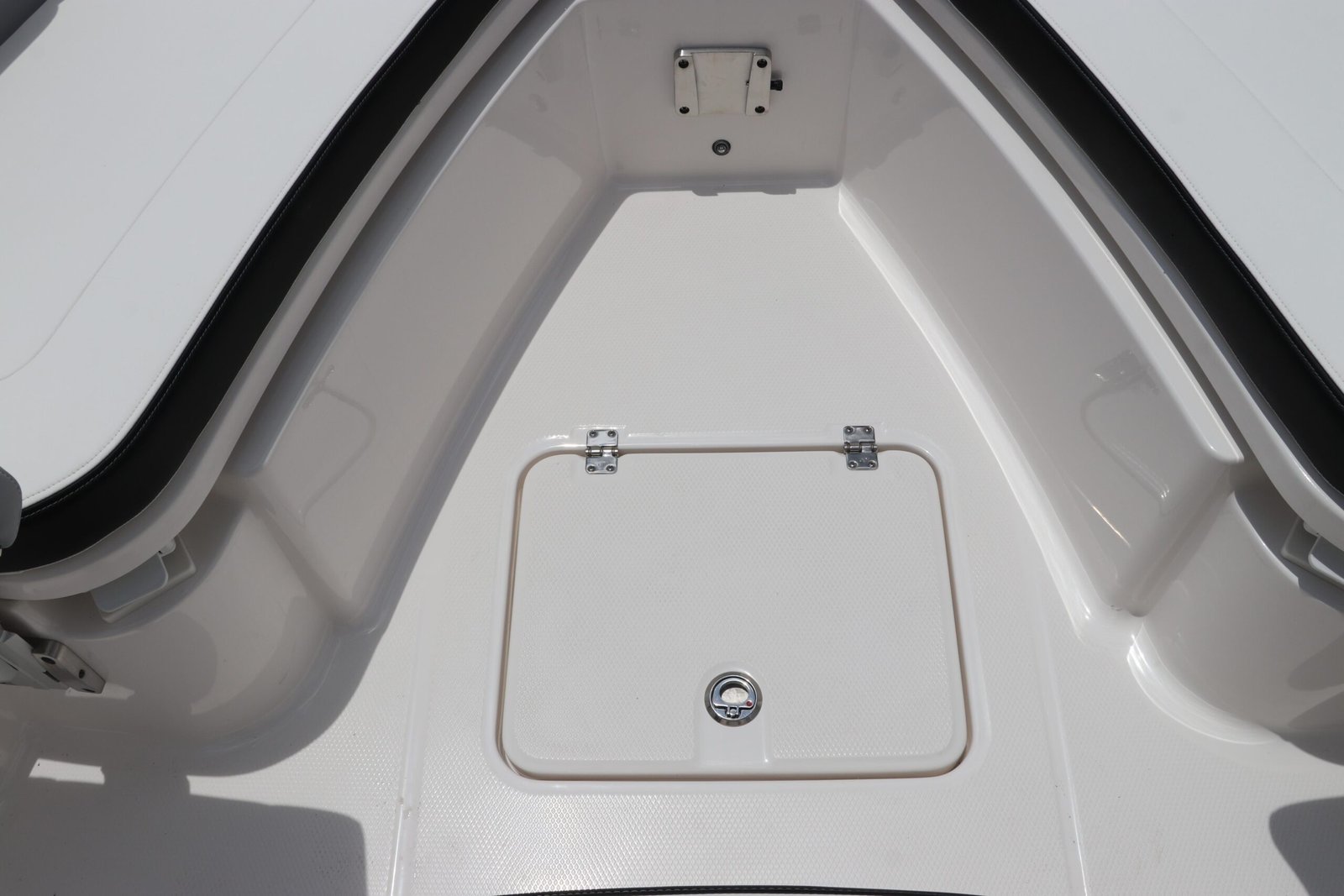 2024 Robalo R230 Center Console For Sale - Image 27