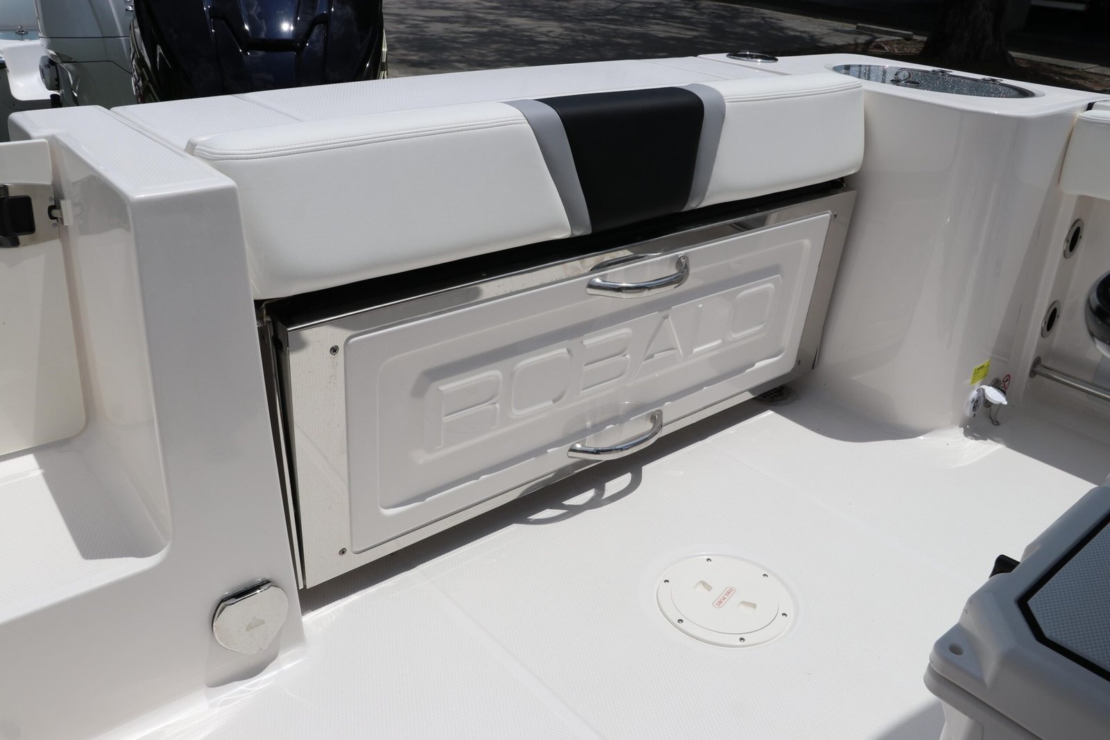 2024 Robalo R230 Center Console For Sale - Image 7