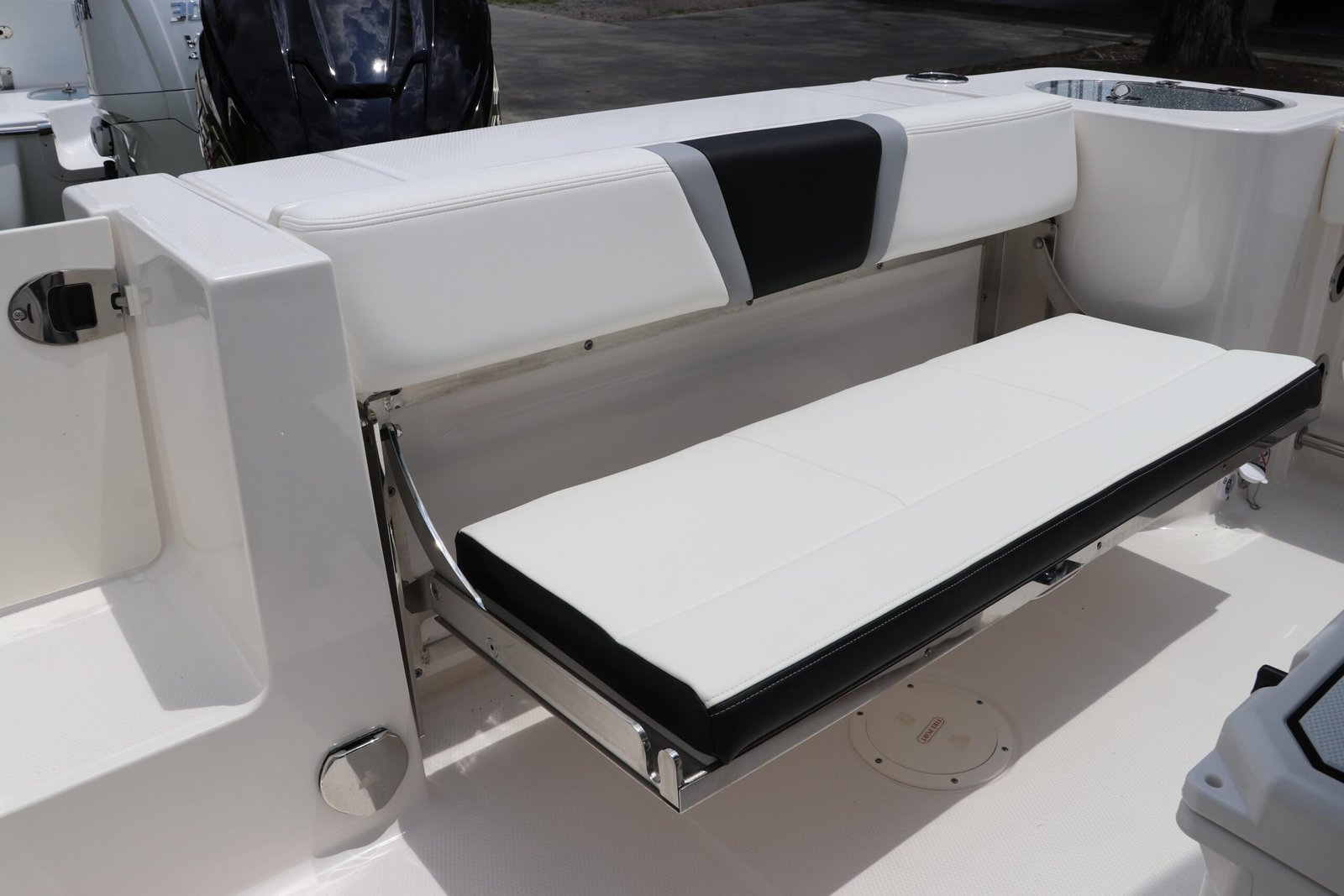 2024 Robalo R230 Center Console For Sale - Image 8