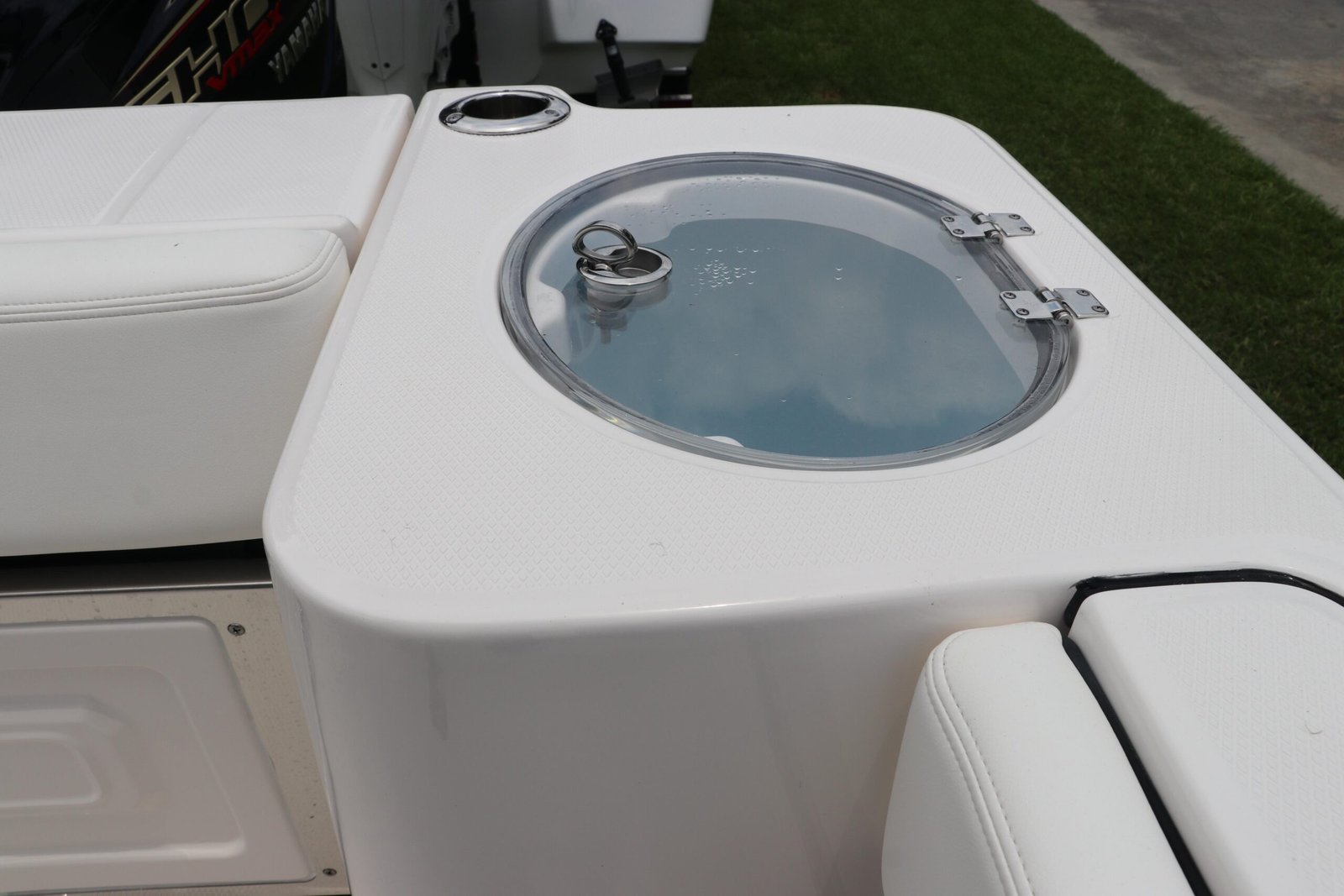 2024 Robalo R230 Center Console For Sale - Image 9