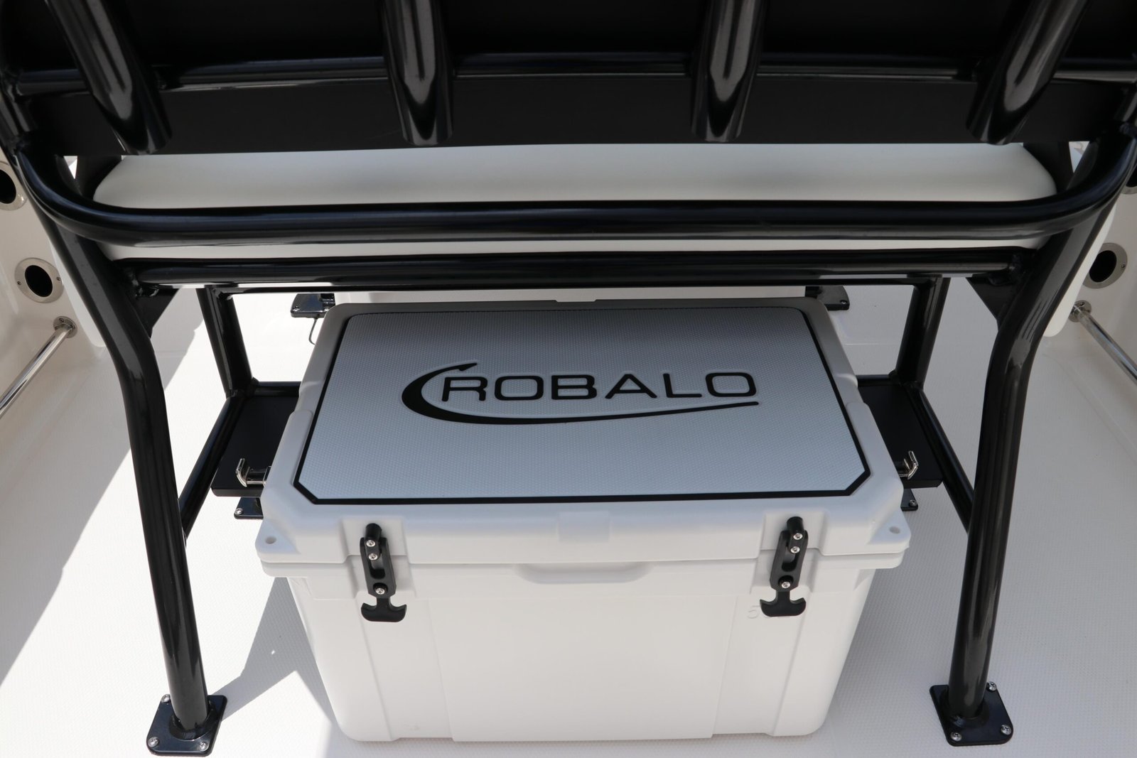2024 Robalo R230 Center Console For Sale - Image 10
