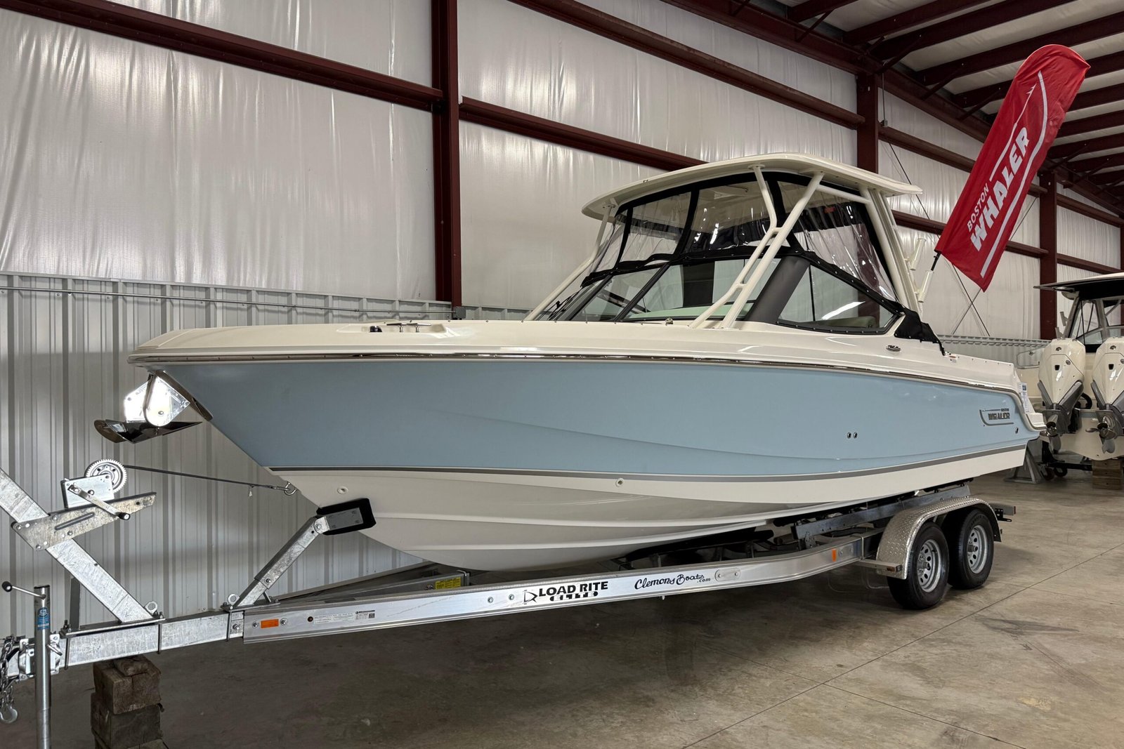 2025 Boston Whaler 240 Vantage - Image 2