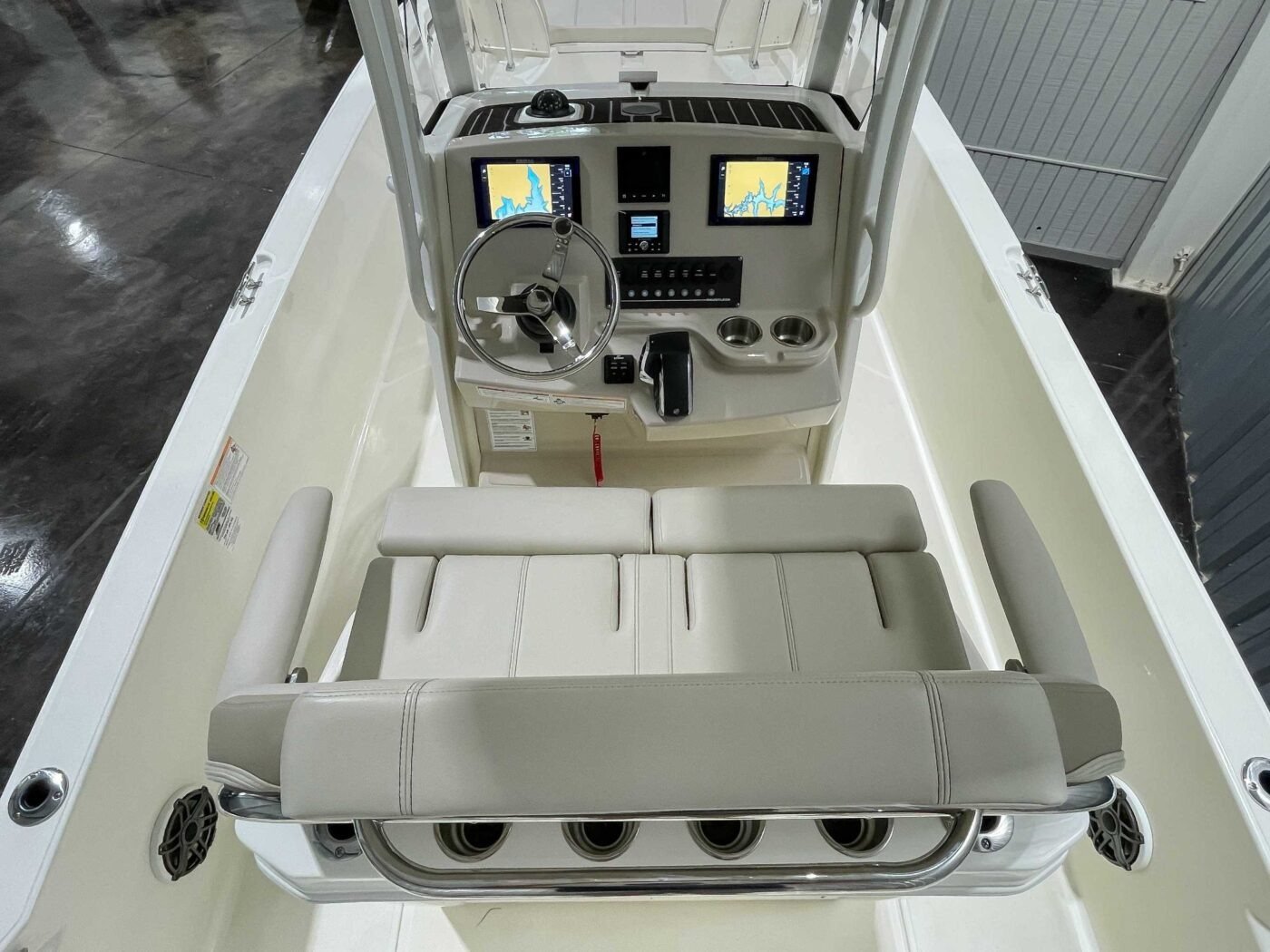 2025 Boston Whaler 250 Dauntless - Image 4