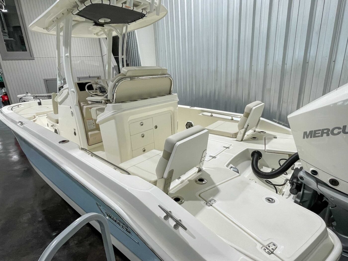 2025 Boston Whaler 250 Dauntless - Image 16