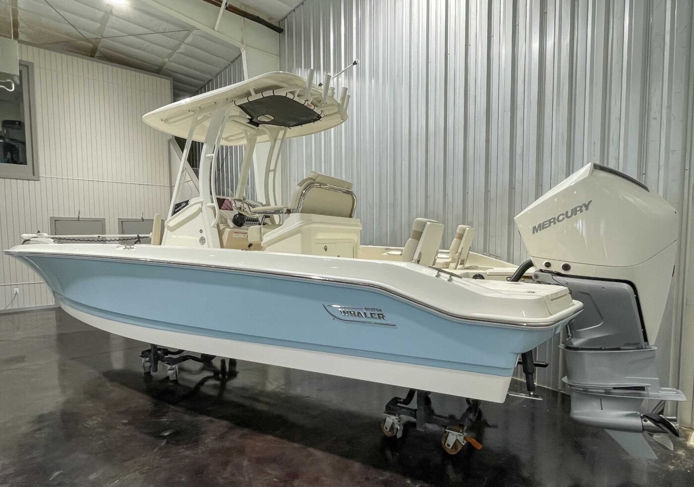 2025 Boston Whaler 250 Dauntless - Image 3