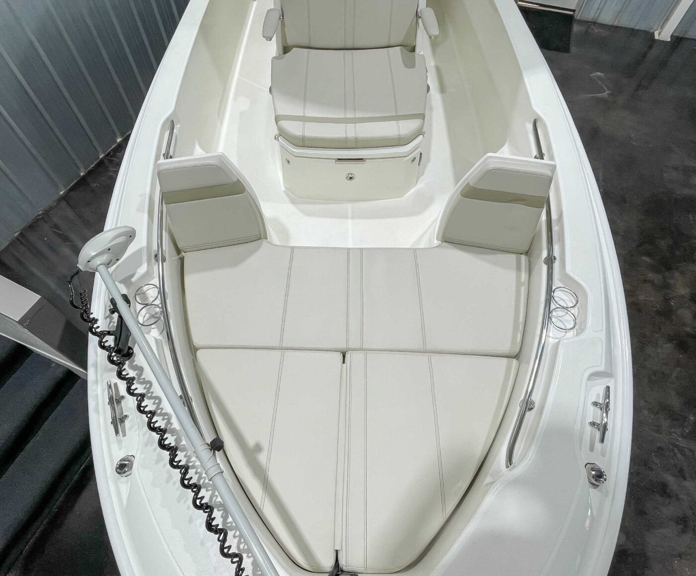 2025 Boston Whaler 250 Dauntless - Image 11