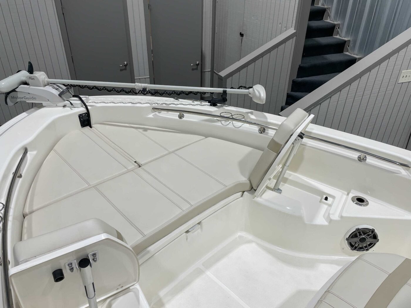 2025 Boston Whaler 250 Dauntless - Image 12