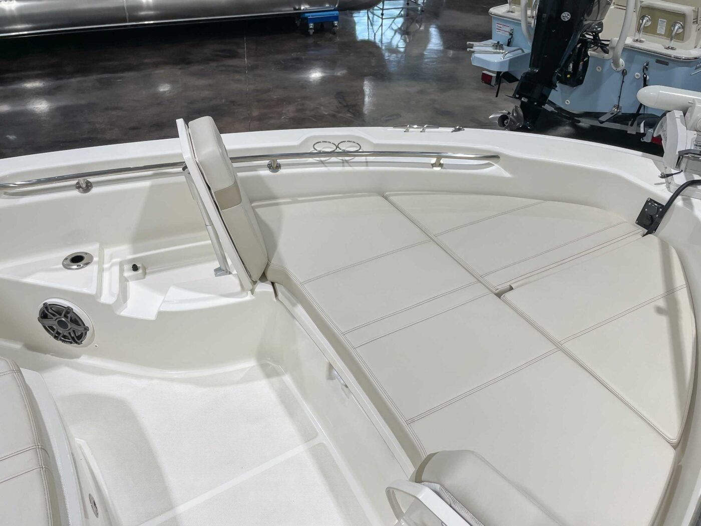 2025 Boston Whaler 250 Dauntless - Image 13