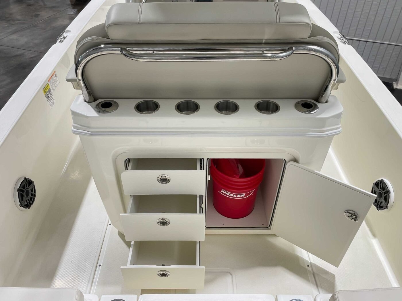 2025 Boston Whaler 250 Dauntless - Image 14
