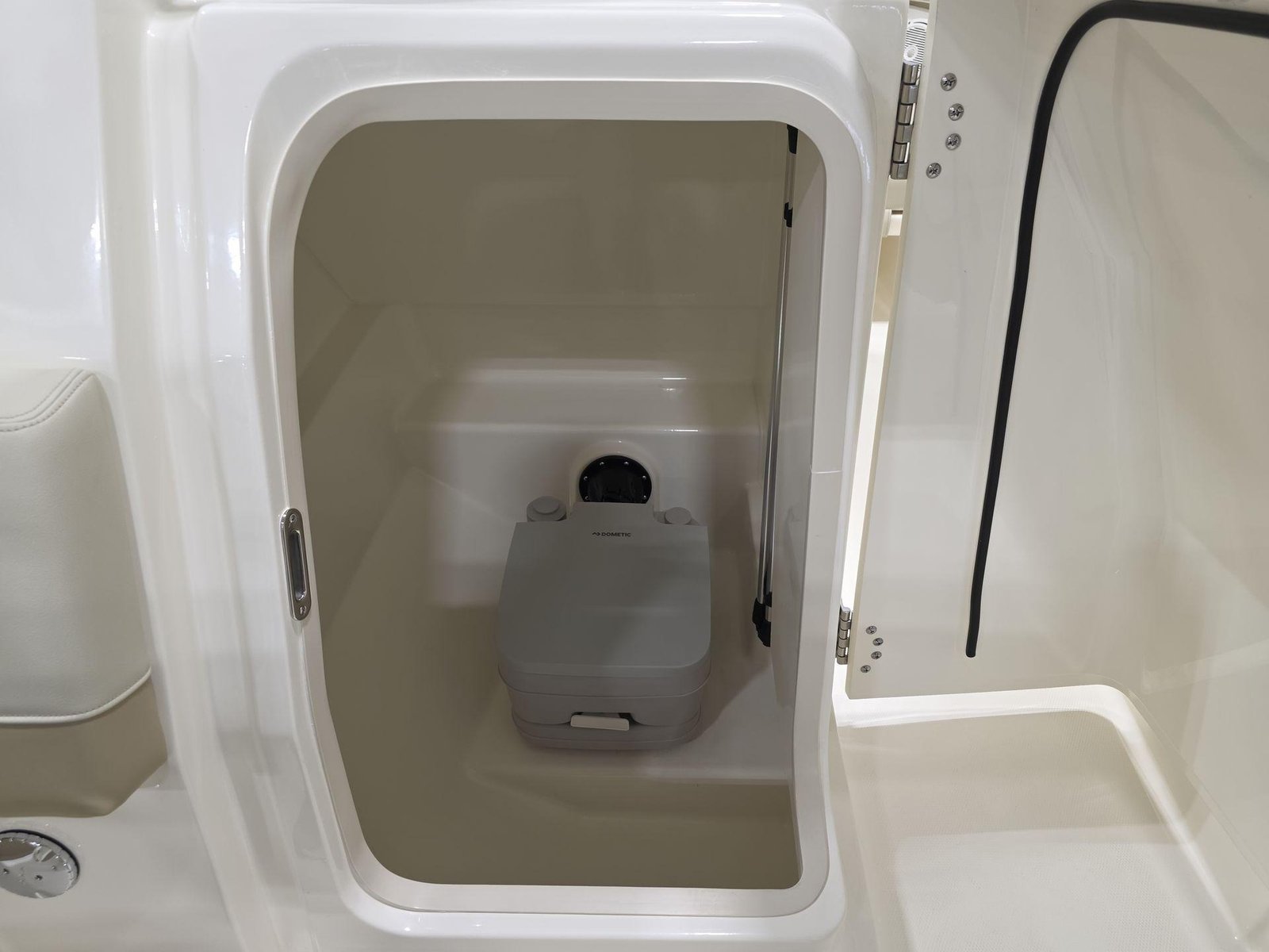 Buy 2025 Boston Whaler 210 Vantage - Image 9