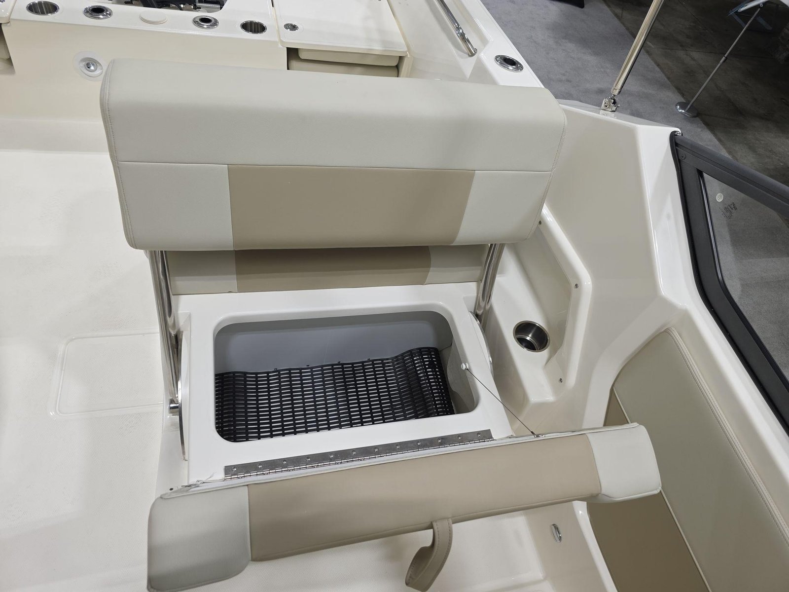 Buy 2025 Boston Whaler 210 Vantage - Image 15