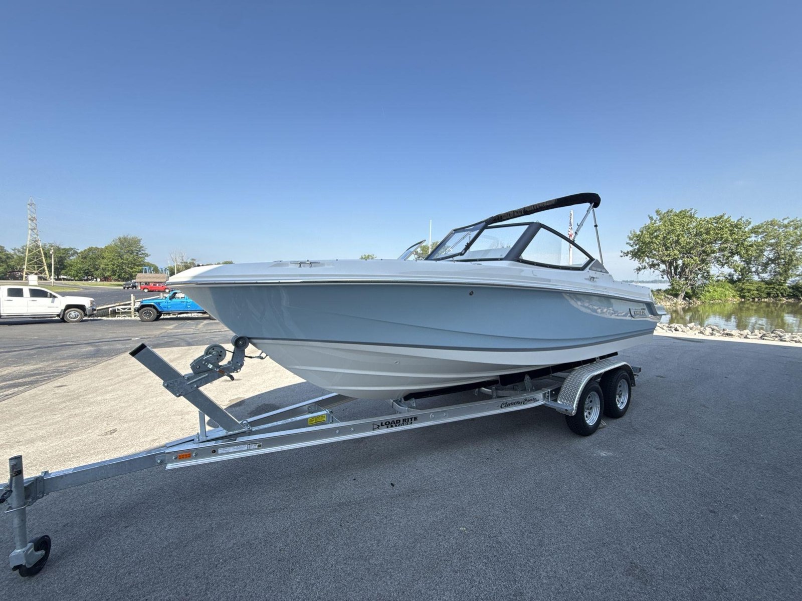 2025 Boston Whaler 210 Vantage