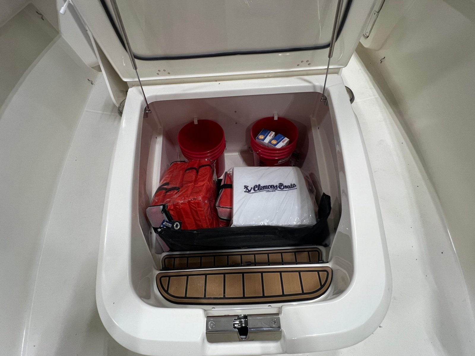 2025 Boston Whaler 280 Outrage - Image 12
