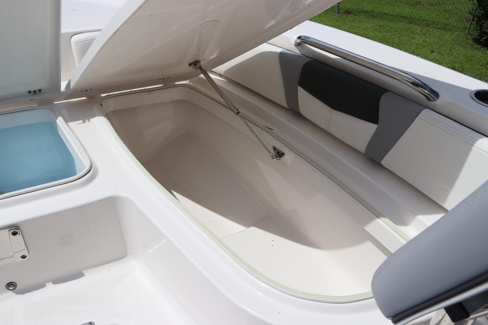 2025 Robalo 226 Cayman For Sale - Image 31