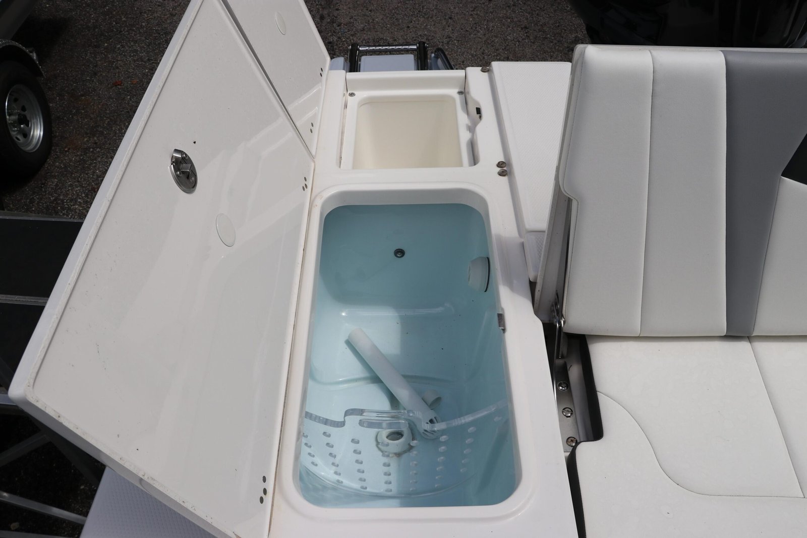 2025 Robalo 226 Cayman For Sale - Image 12