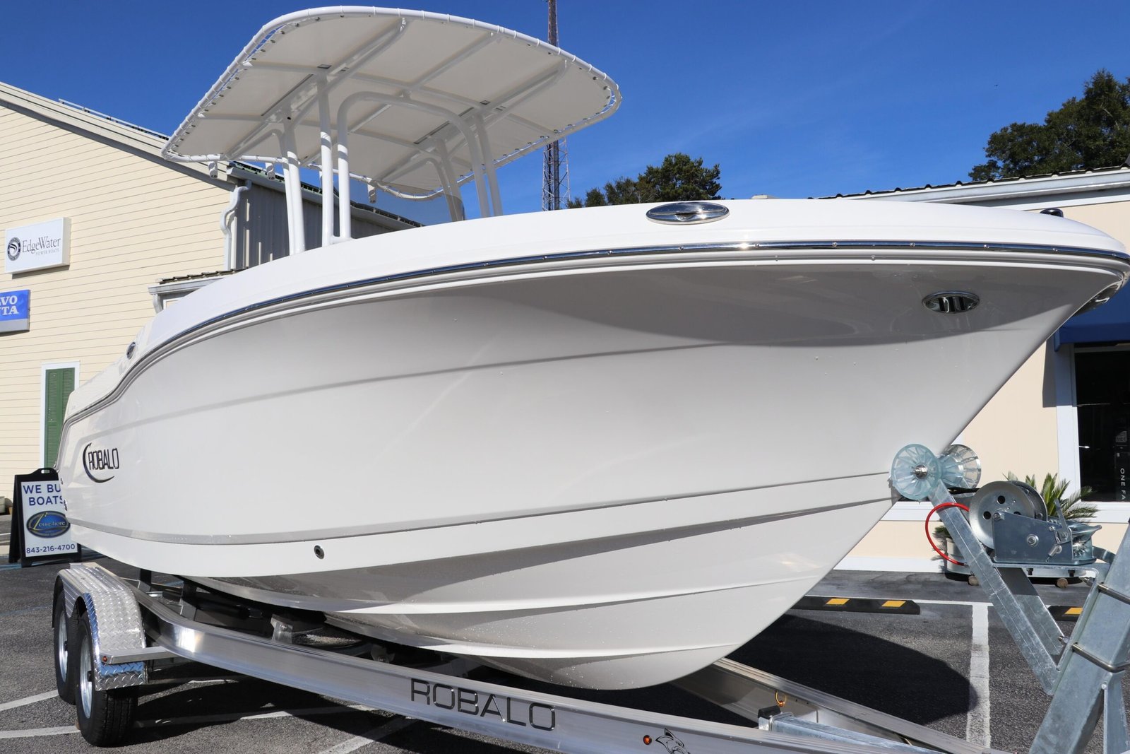 2025 Robalo R200 Center Console - Image 4