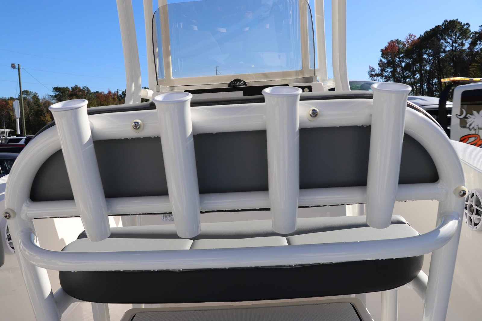 2025 Robalo R200 Center Console - Image 17