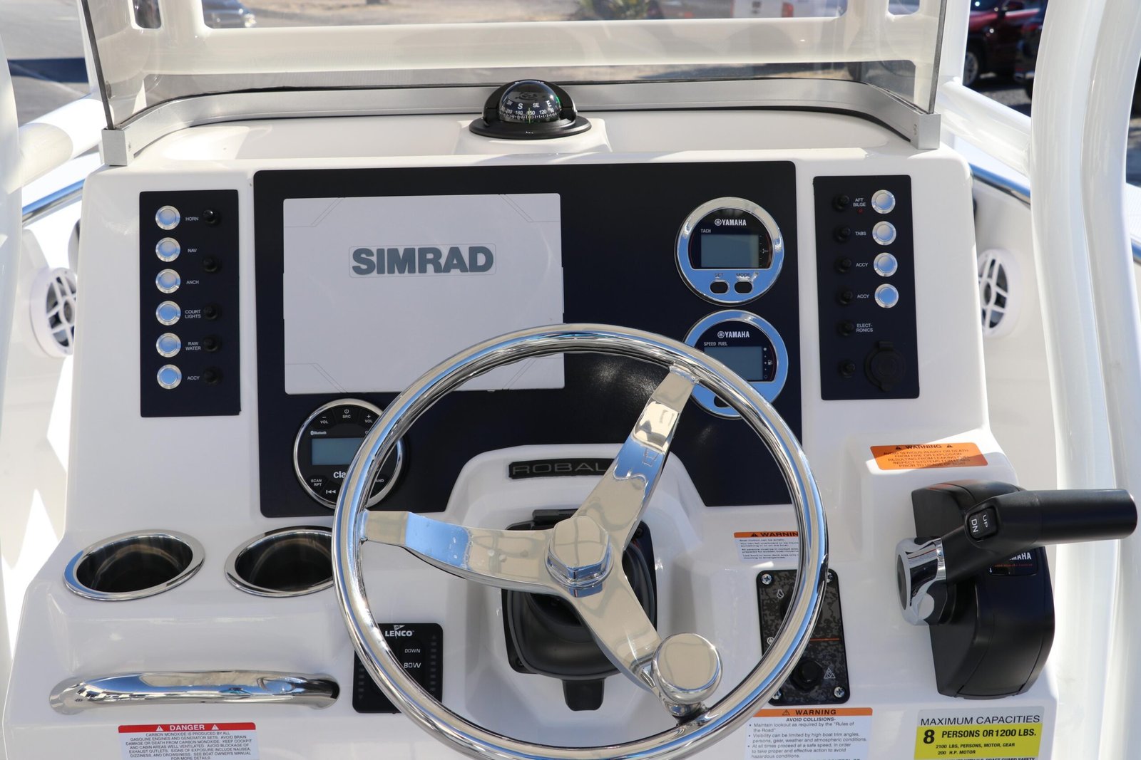 2025 Robalo R200 Center Console - Image 19