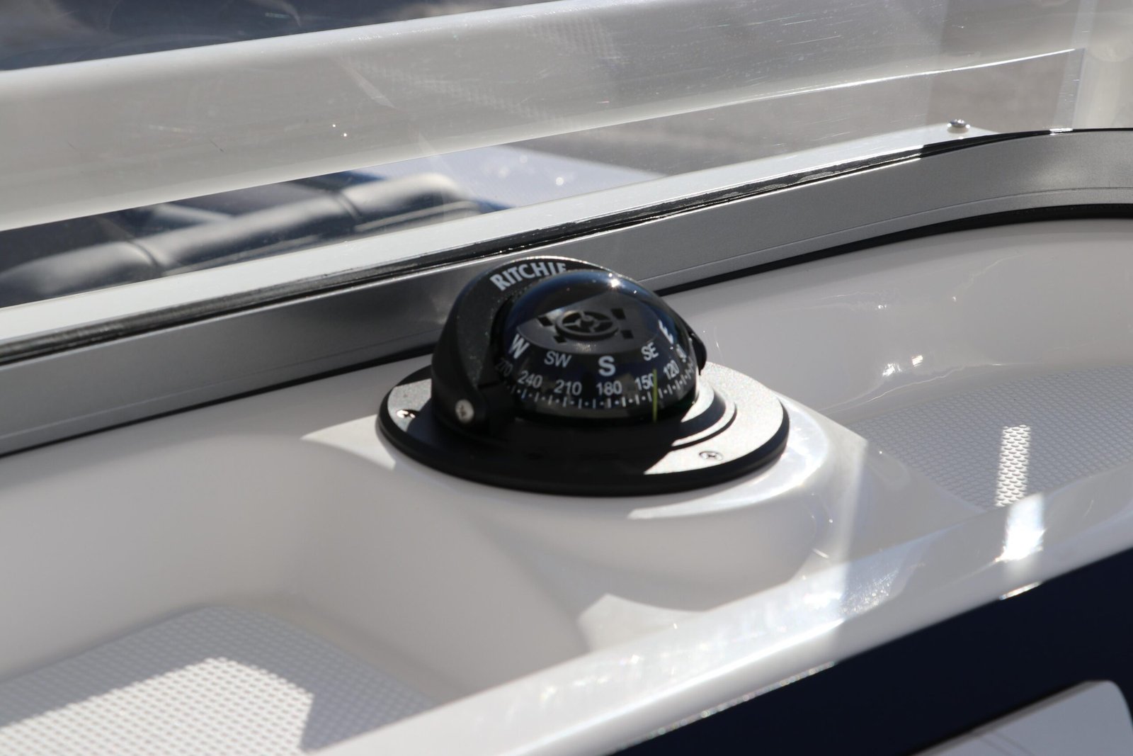 2025 Robalo R200 Center Console - Image 20