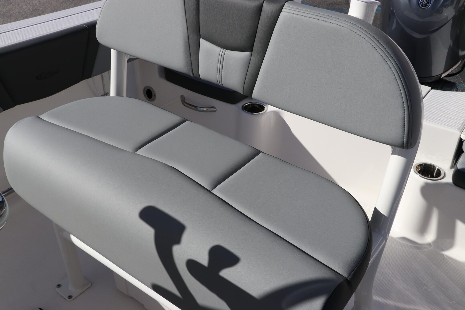 2025 Robalo R200 Center Console - Image 21
