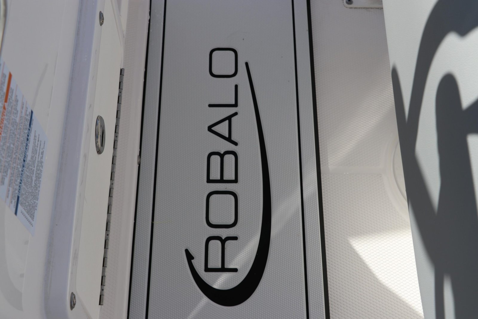 2025 Robalo R200 Center Console - Image 22