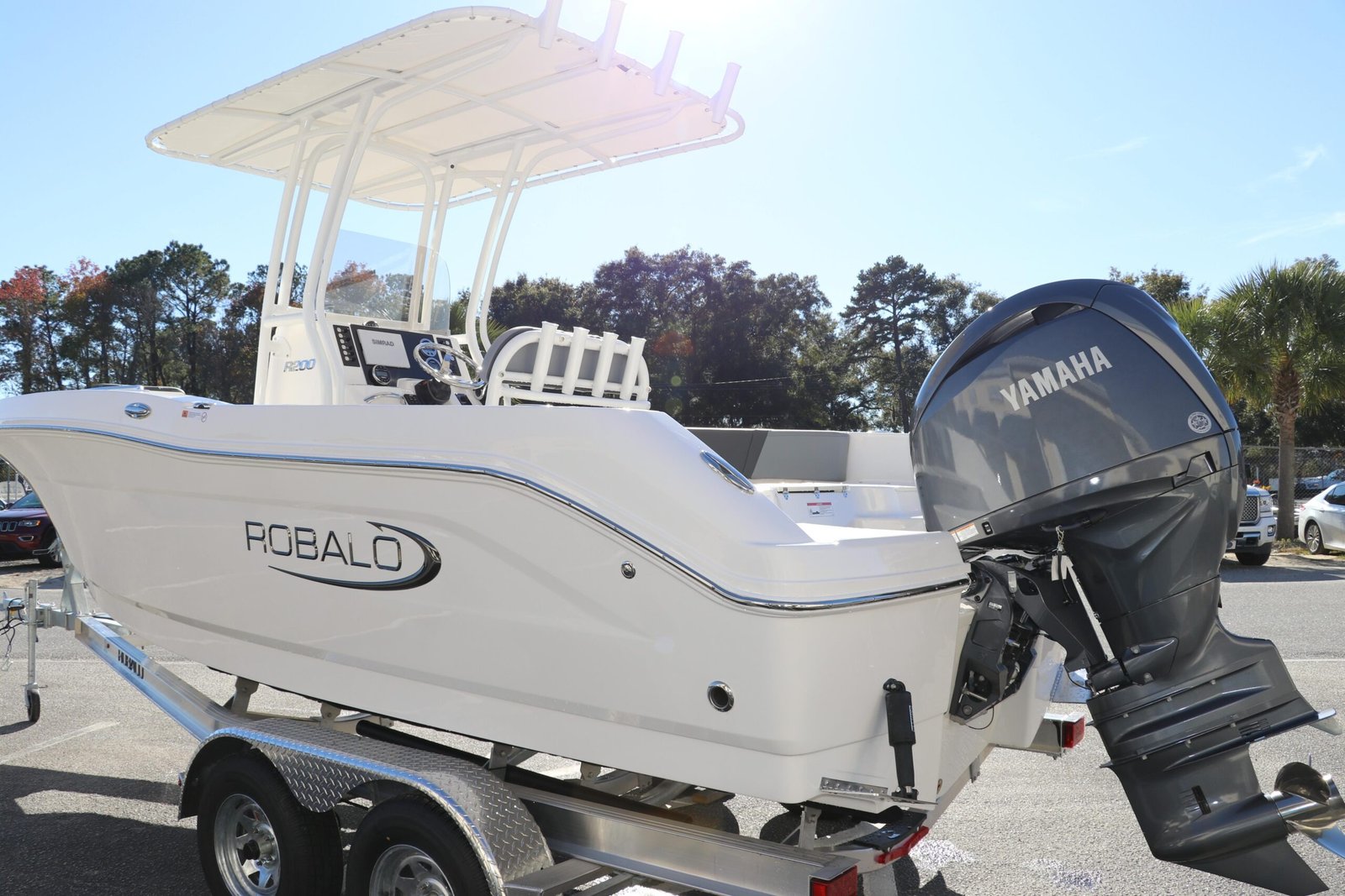 2025 Robalo R200 Center Console - Image 5