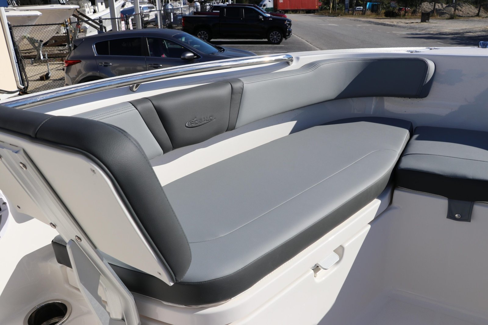2025 Robalo R200 Center Console - Image 27