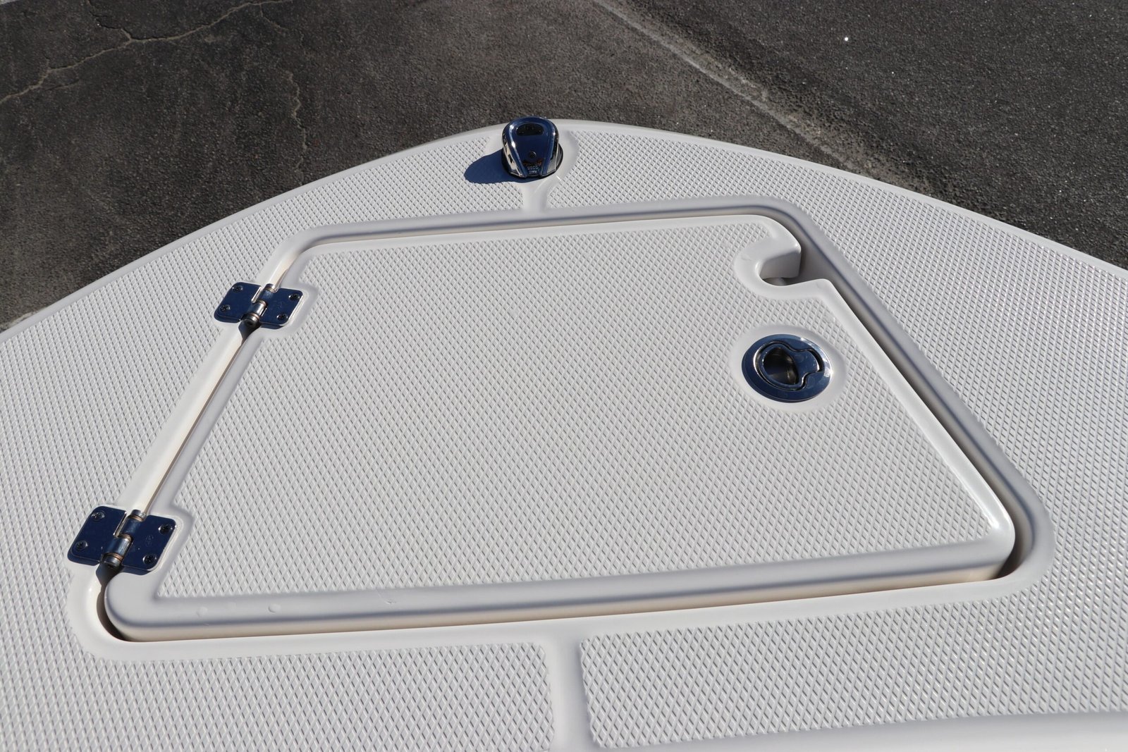 2025 Robalo R200 Center Console - Image 32