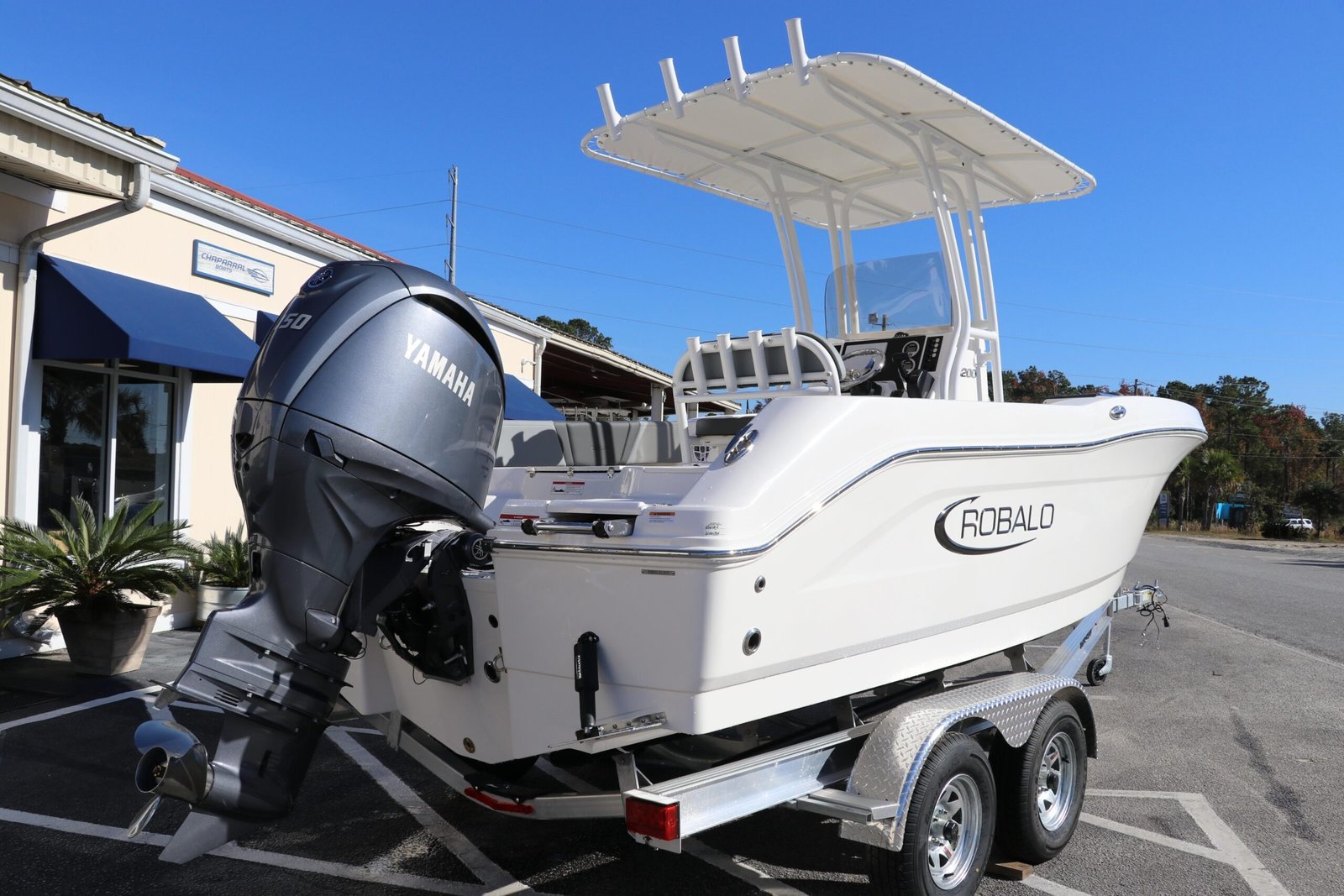 2025 Robalo R200 Center Console - Image 6