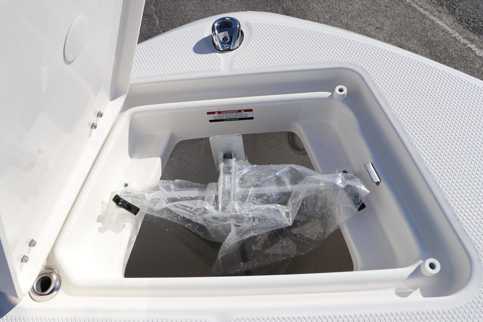 2025 Robalo R200 Center Console - Image 33