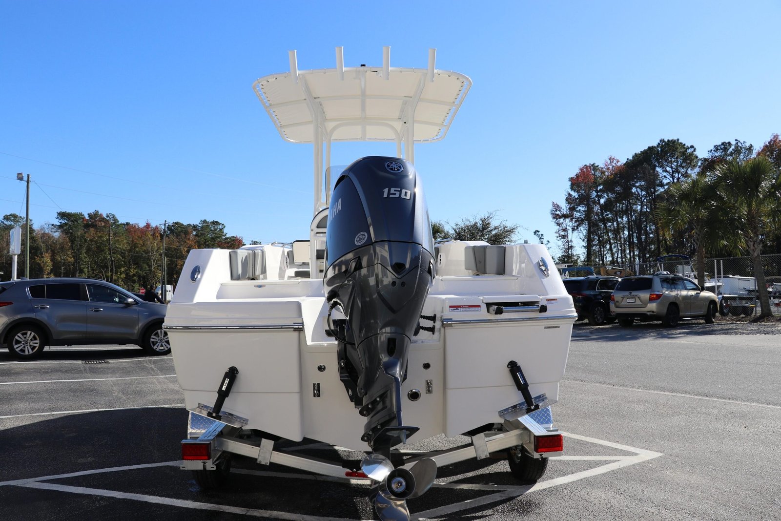 2025 Robalo R200 Center Console - Image 7