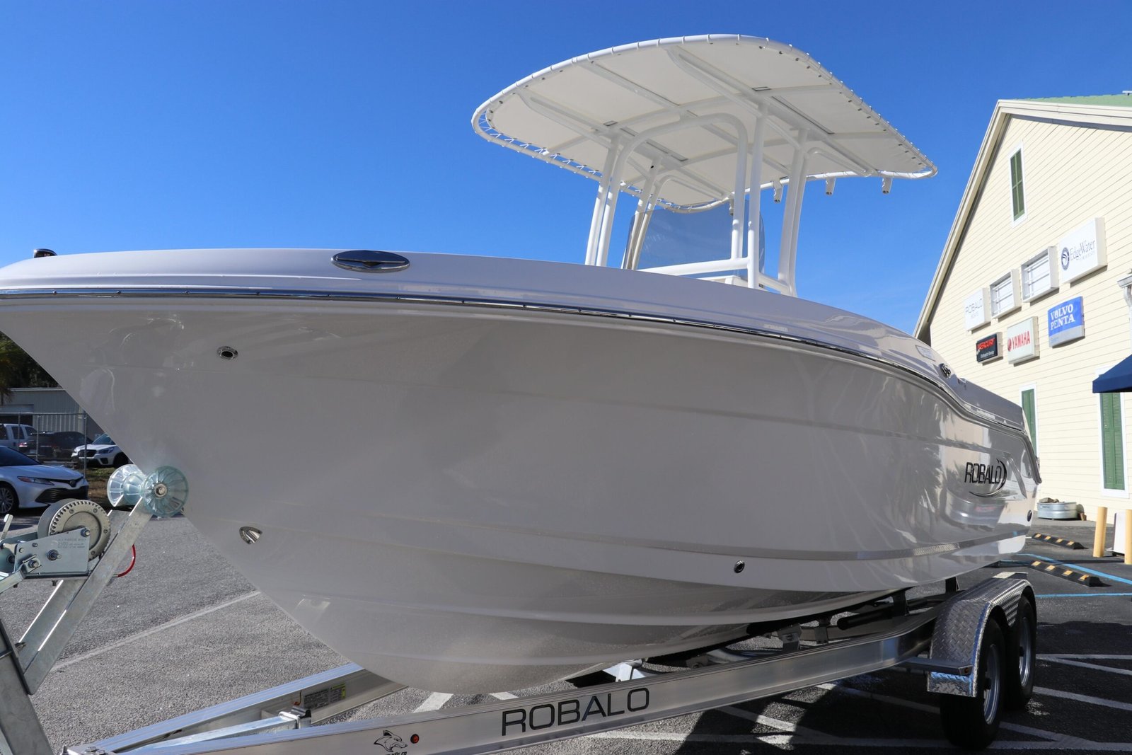 2025 Robalo R200 Center Console - Image 2