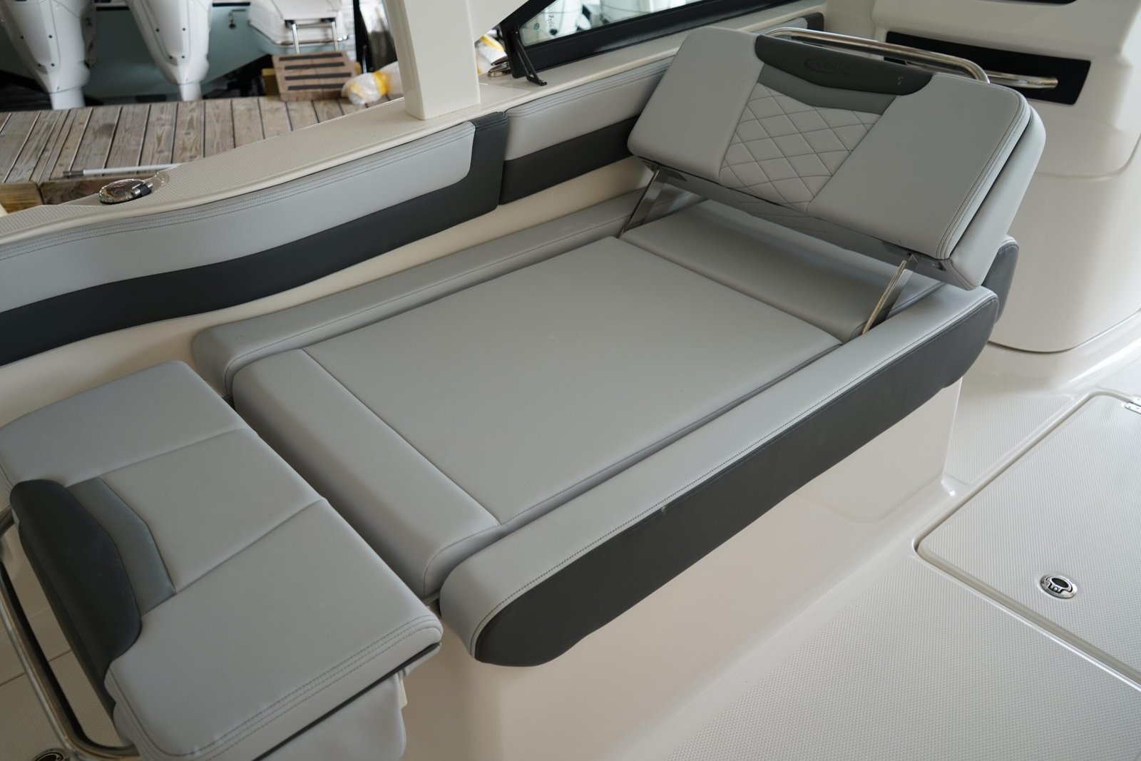2025 Robalo R257 For Sale - Image 18