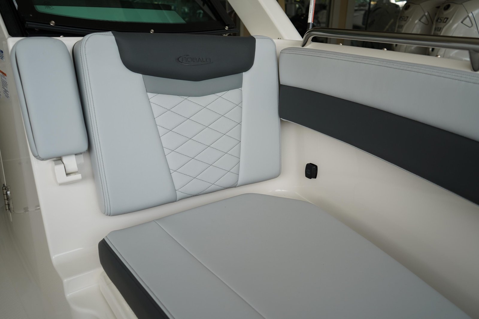 2025 Robalo R257 For Sale - Image 35