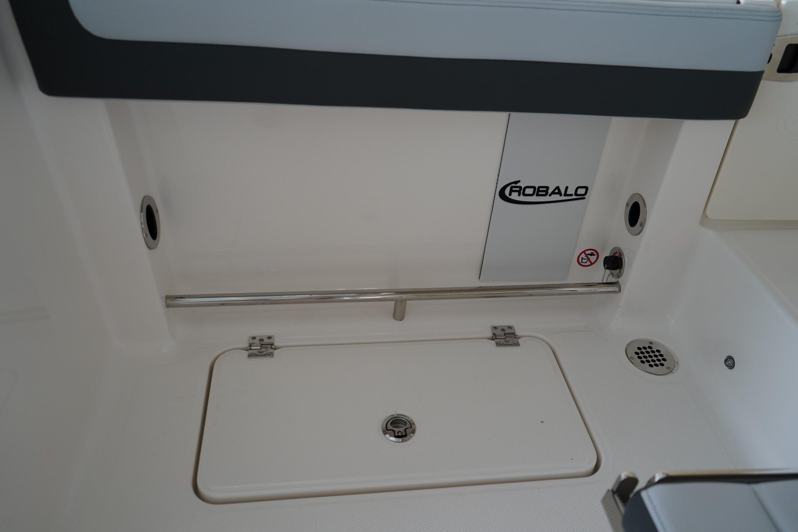 2025 Robalo R257 For Sale - Image 10