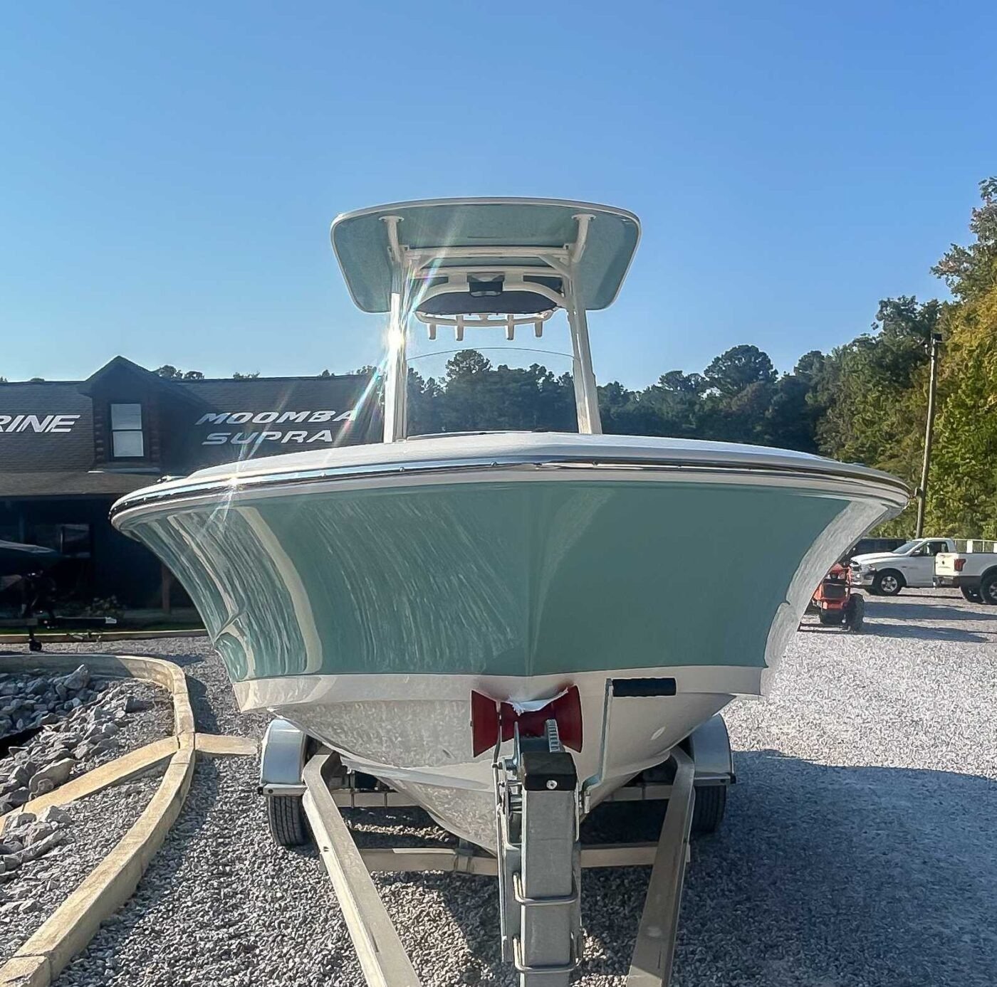 2026 Boston Whaler 220 Dauntless - Image 3